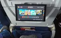 网友分享Switch2支架新用法！飞行途中也能享受游戏
